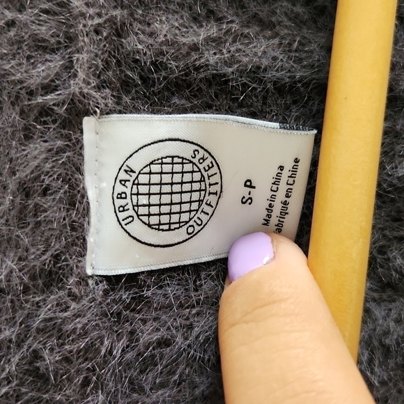 URBAN Outfitters Cropped Top - Picture 3 of 7